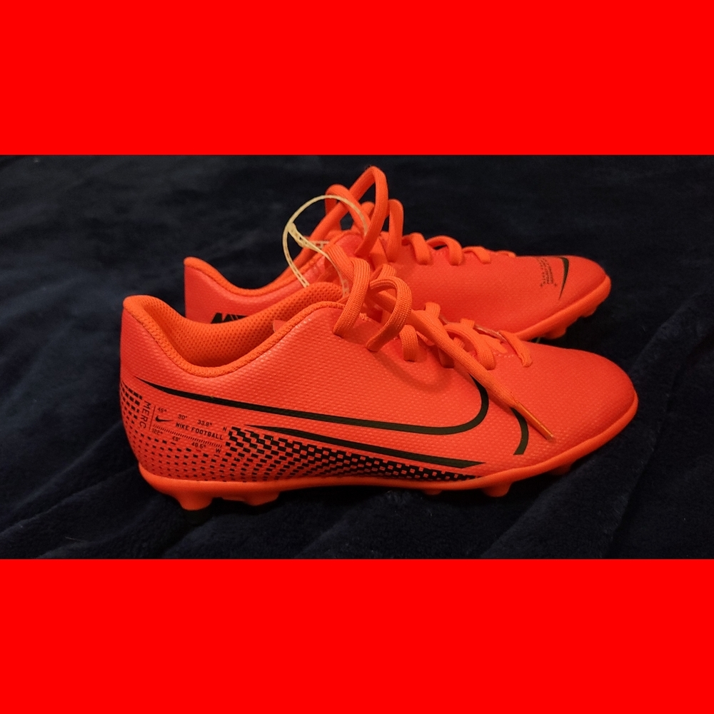 BRAND NEW NIKE boys ORANGE FOOTBALL Cleats sz 2 youth